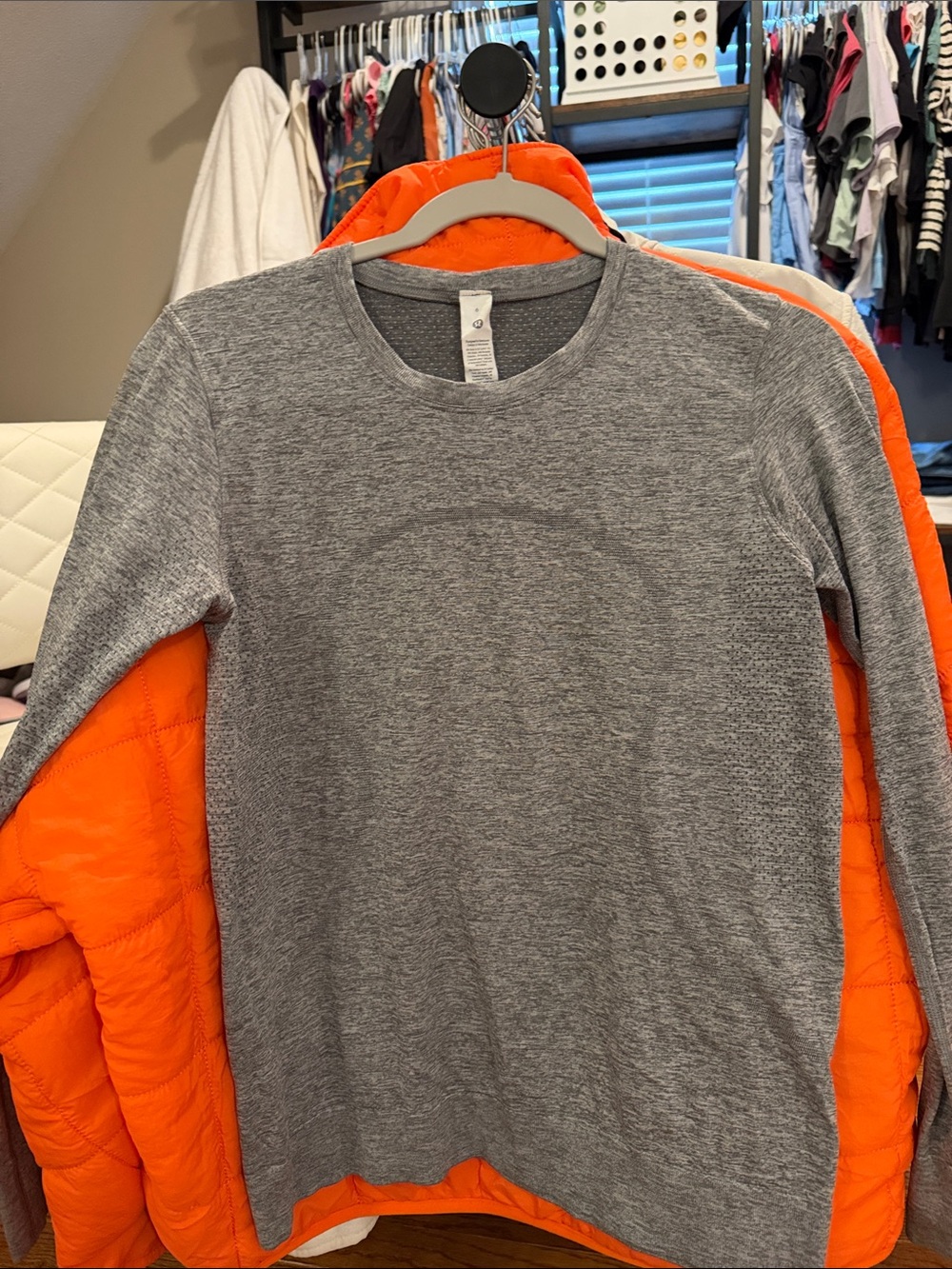 Lululemon Gray relaxed hip length swiftly tech
